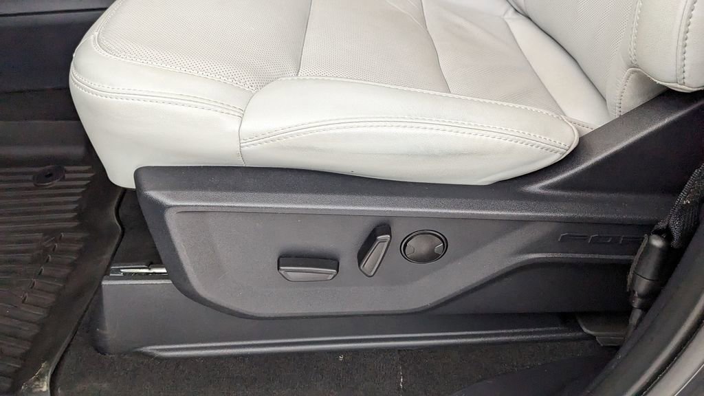 Certified 2025 Ford Expedition Platinum image 27