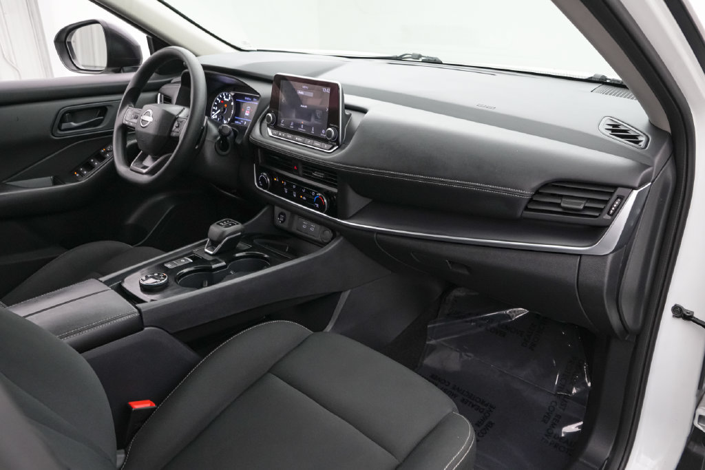 Used 2025 Nissan Rogue S AWD/4WD image 21