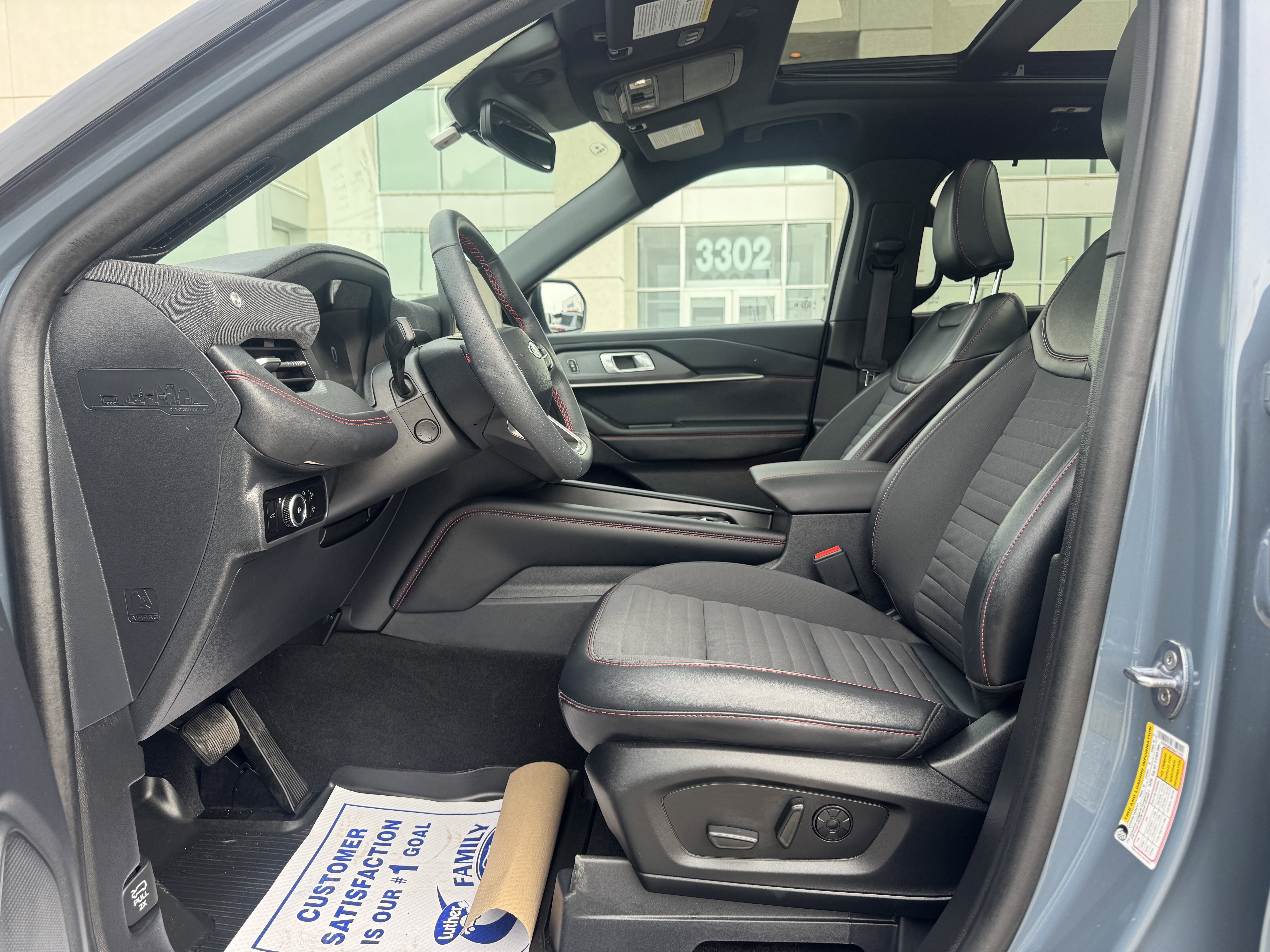 Certified 2025 Ford Explorer ST-Line w/ Premium Package image 18