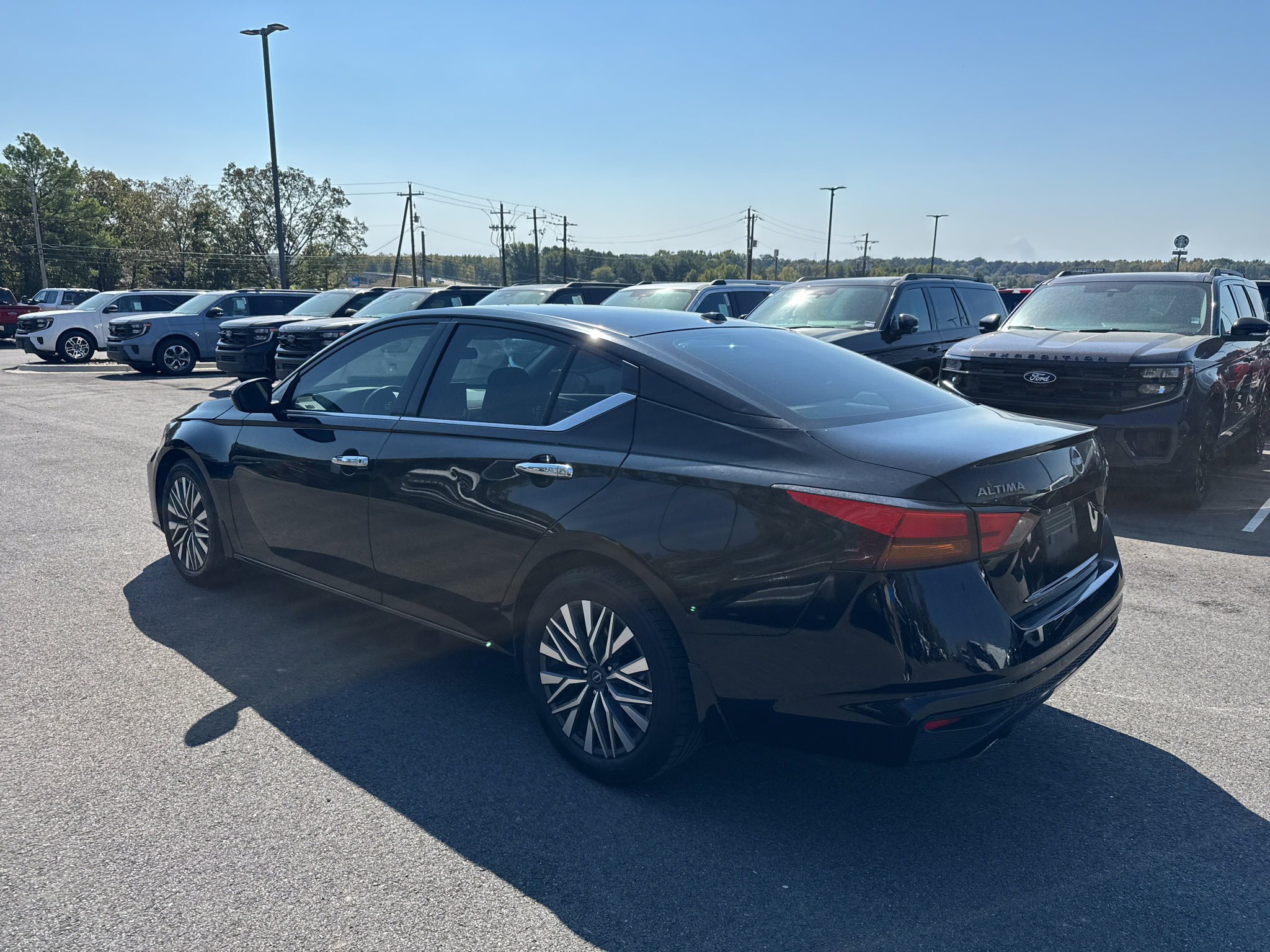 Used 2024 Nissan Altima 2.5 SV w/ SV Premium Package FWD image 9