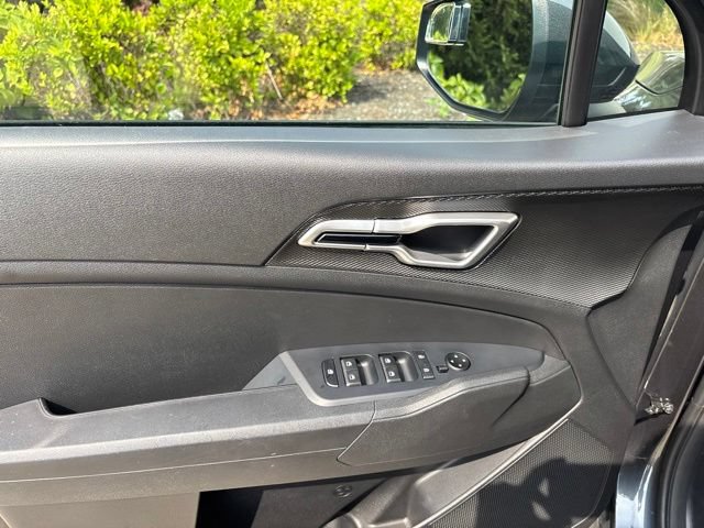 Used 2023 Kia Sportage LX AWD/4WD image 14