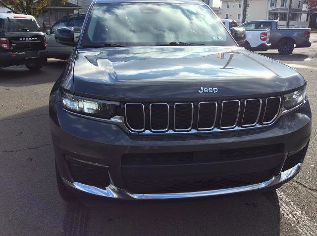 Used 2022 Jeep Grand Cherokee L Limited image 3