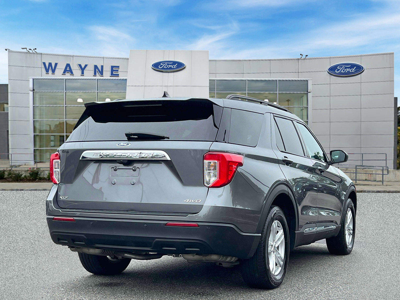 Certified 2022 Ford Explorer XLT image 3