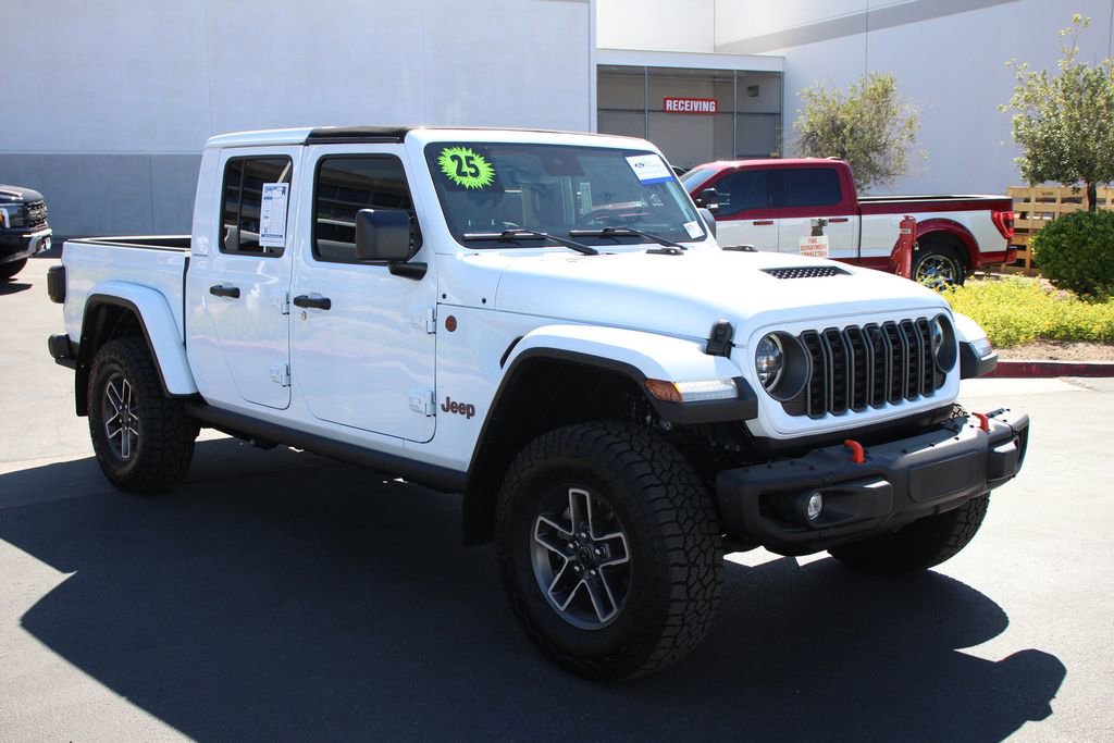 Used 2025 Jeep Gladiator Mojave AWD/4WD image 11