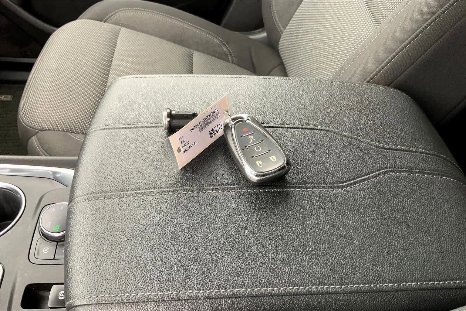 Used 2023 Chevrolet Traverse LT w/ Rear Camera Mirror Package AWD/4WD image 14