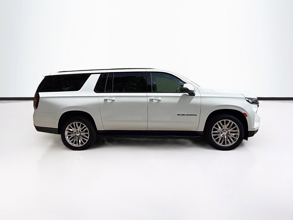 Used 2023 Chevrolet Suburban RST w/ Luxury Package AWD/4WD image 4