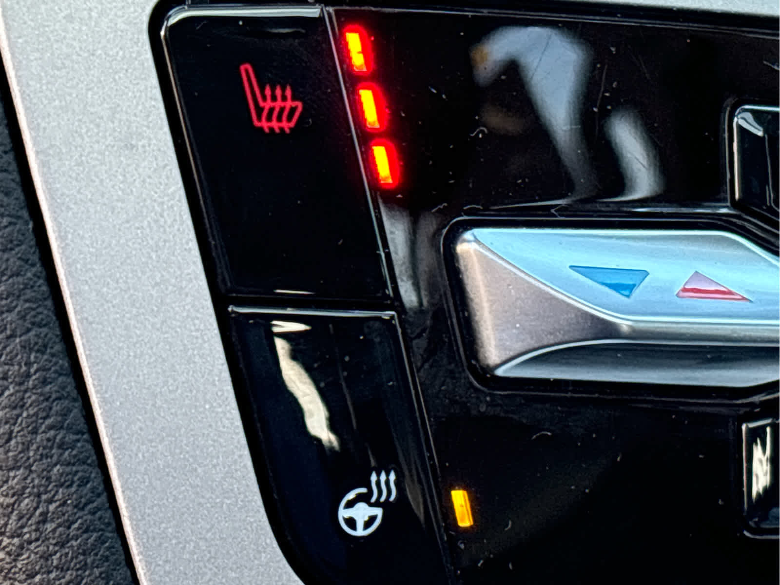 Certified 2022 Ford Explorer XLT w/ Equipment Group 202A image 23