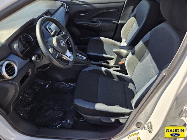 Used 2025 Nissan Versa SV FWD image 11