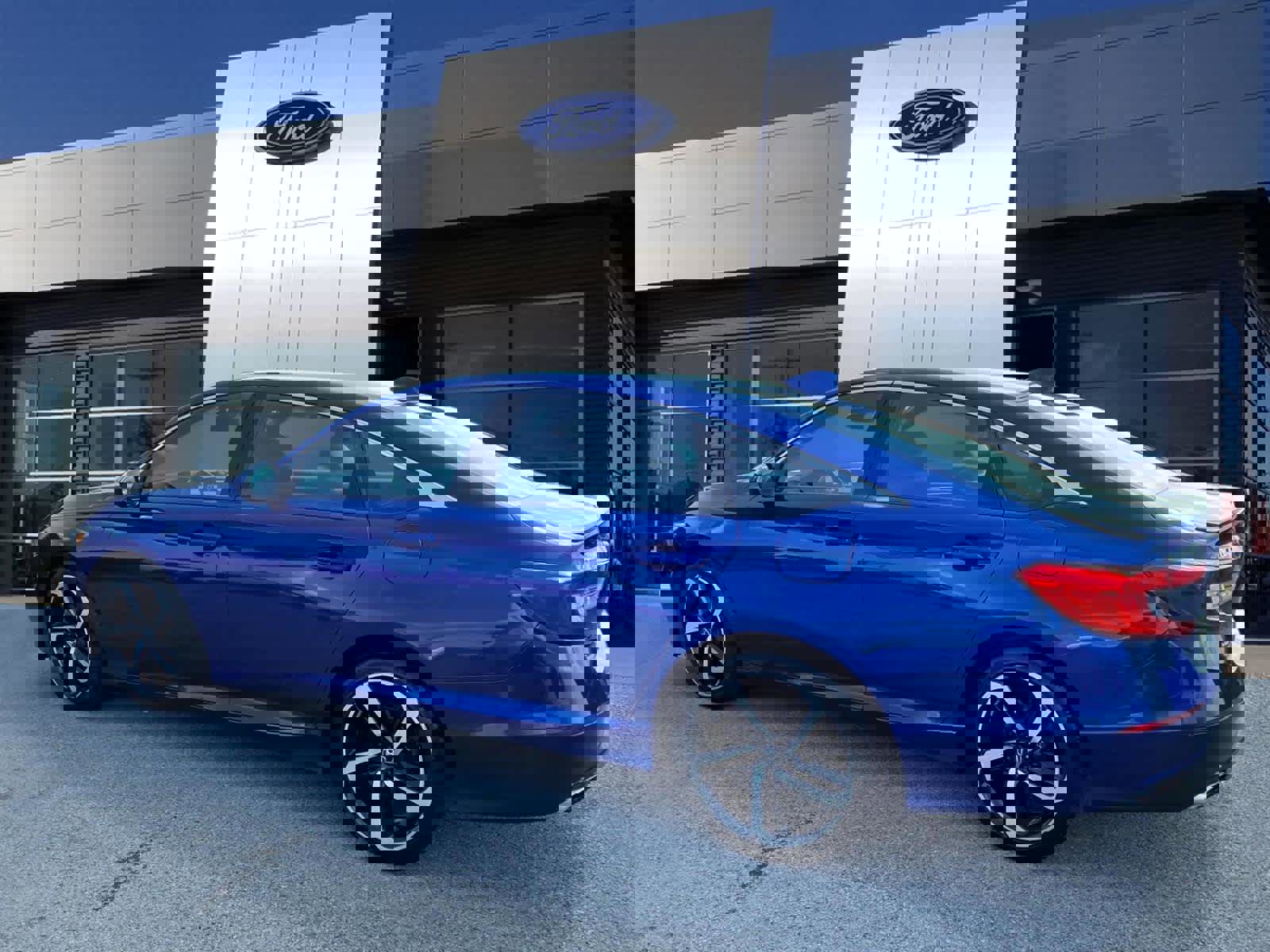 Used 2018 Honda Accord Sport image 2