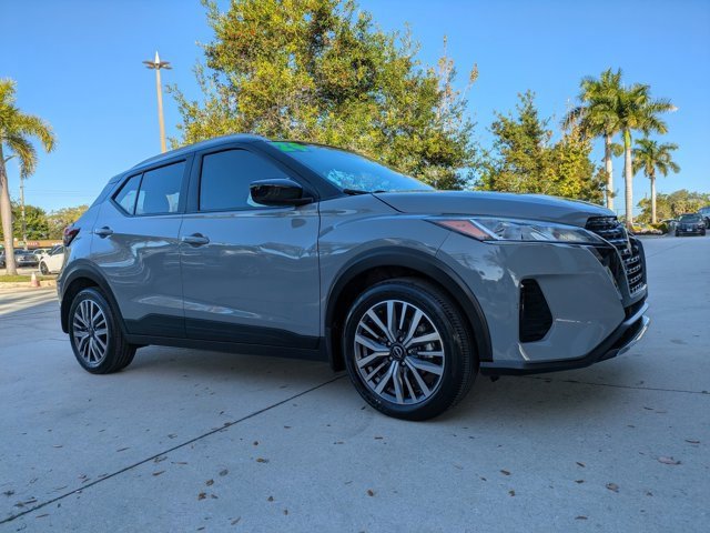 Used 2024 Nissan Kicks SV image 2