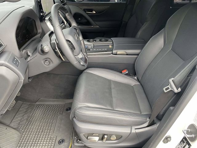 Used 2025 Lexus LX 700h Luxury w/ Appearance Package image 21