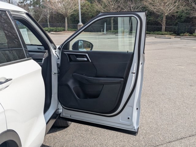 Used 2023 Mitsubishi Outlander SE image 35