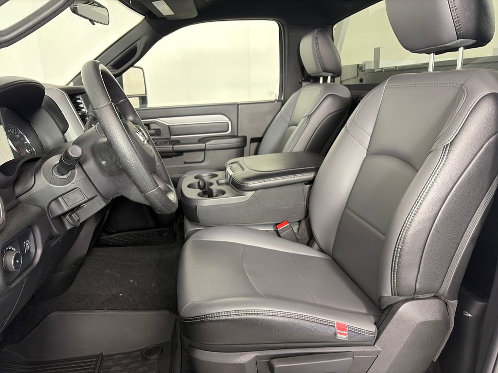 Used 2024 RAM 3500 Tradesman w/ Chrome Appearance Group AWD/4WD image 11