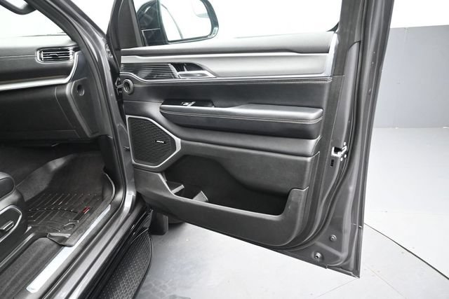 Used 2023 Jeep Wagoneer Series II AWD/4WD image 34