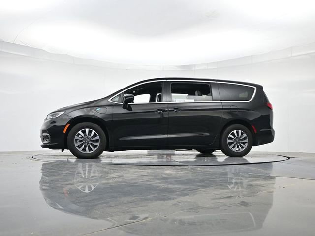 Used 2025 Chrysler Pacifica Select FWD image 37