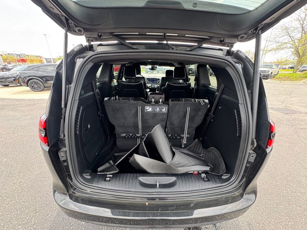 Used 2021 Chrysler Pacifica Limited w/ S Appearance Package FWD image 12