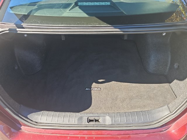 Used 2025 Nissan Altima 2.5 SV FWD image 12