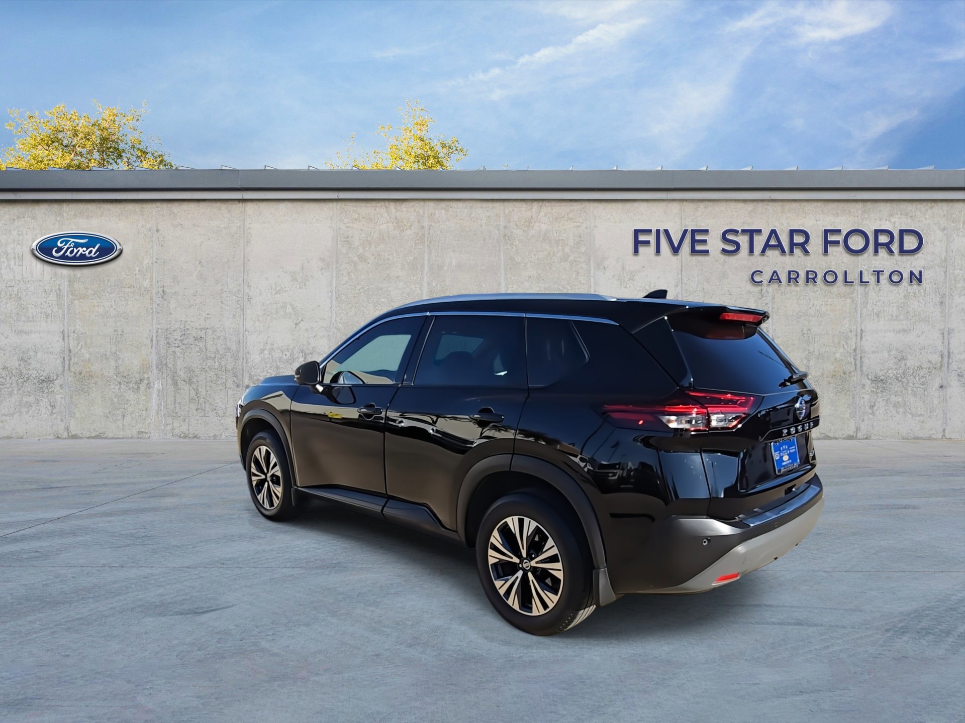 Used 2021 Nissan Rogue SV w/ Premium Package image 3