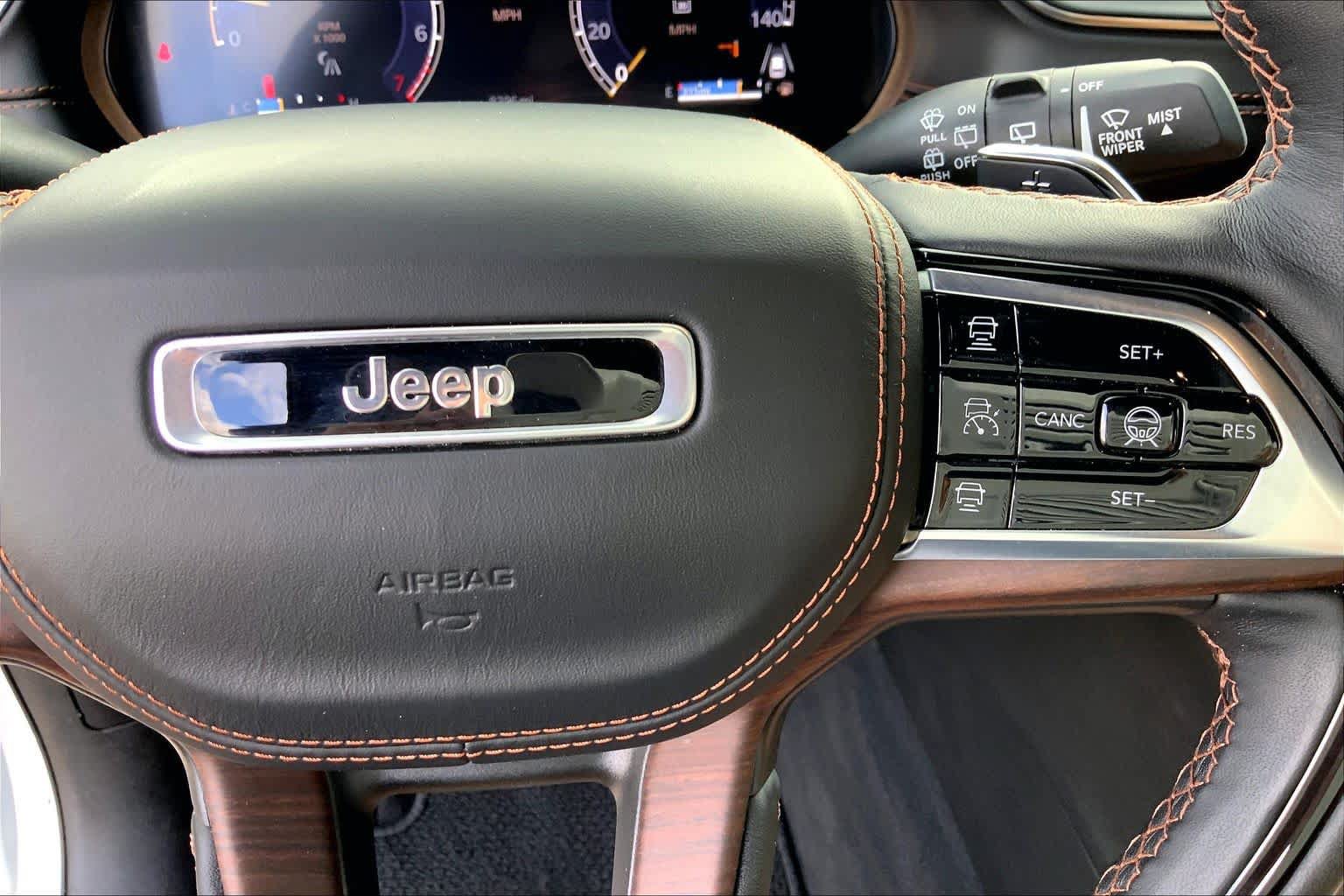 Used 2024 Jeep Grand Cherokee Summit w/ Adv Protech Group IV AWD/4WD image 25