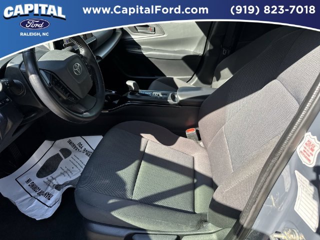 Used 2025 Toyota Prius LE FWD image 19