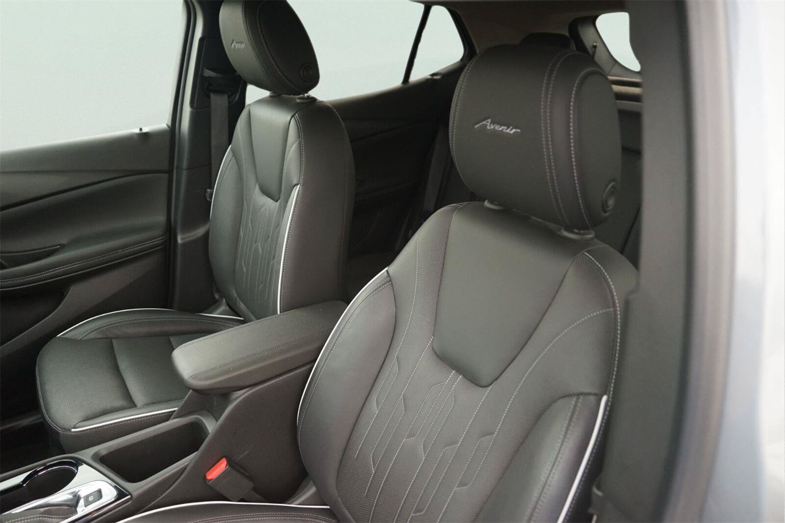 Used 2025 Buick Encore GX Avenir w/ Avenir Technology Package FWD image 10