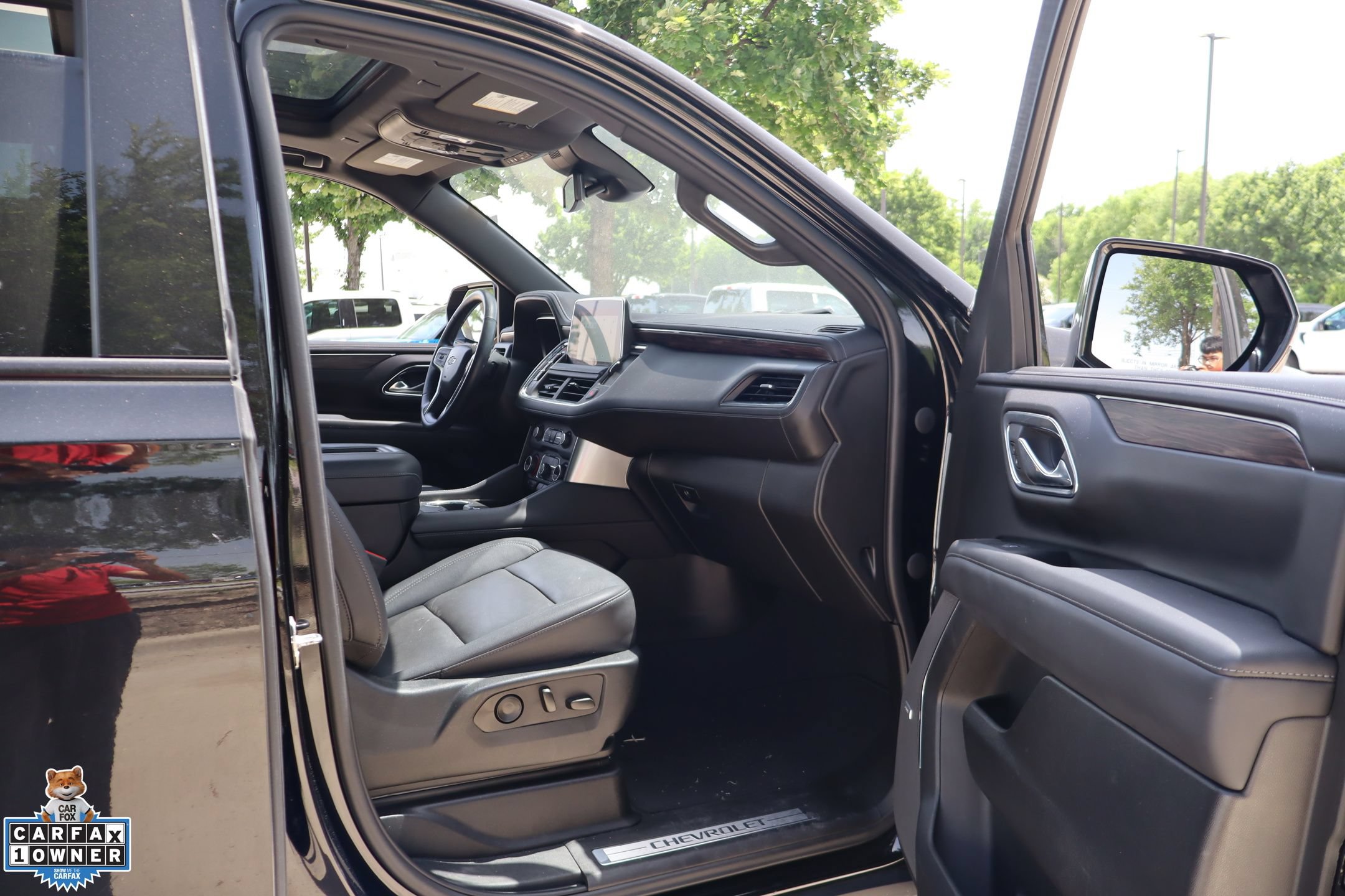 Used 2023 Chevrolet Tahoe Z71 w/ Luxury Package AWD/4WD image 29