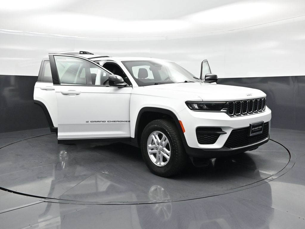 Used 2025 Jeep Grand Cherokee Laredo w/ Luxury Tech Group I AWD/4WD image 26