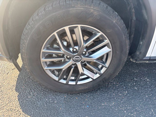 Used 2024 Nissan Rogue S AWD/4WD image 3