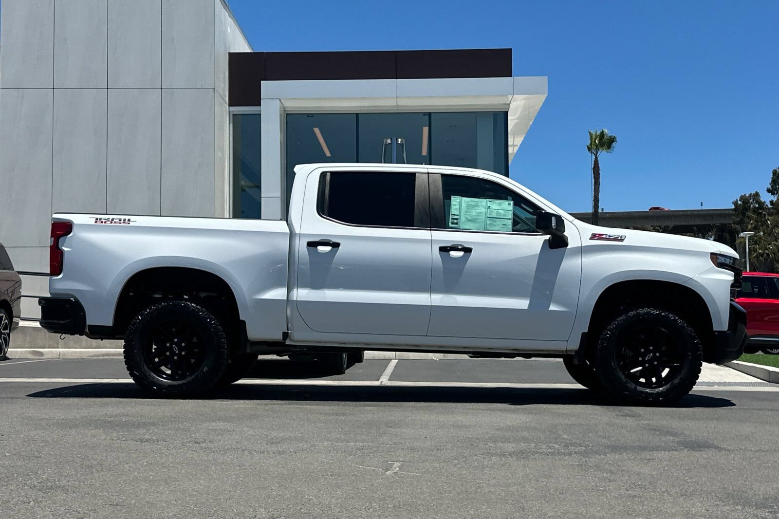 Used 2021 Chevrolet Silverado 1500 LT Trail Boss w/ Convenience Package II AWD/4WD image 2
