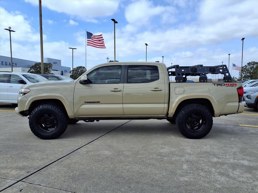 Used 2019 Toyota Tacoma TRD Sport w/ Technology Package image 3