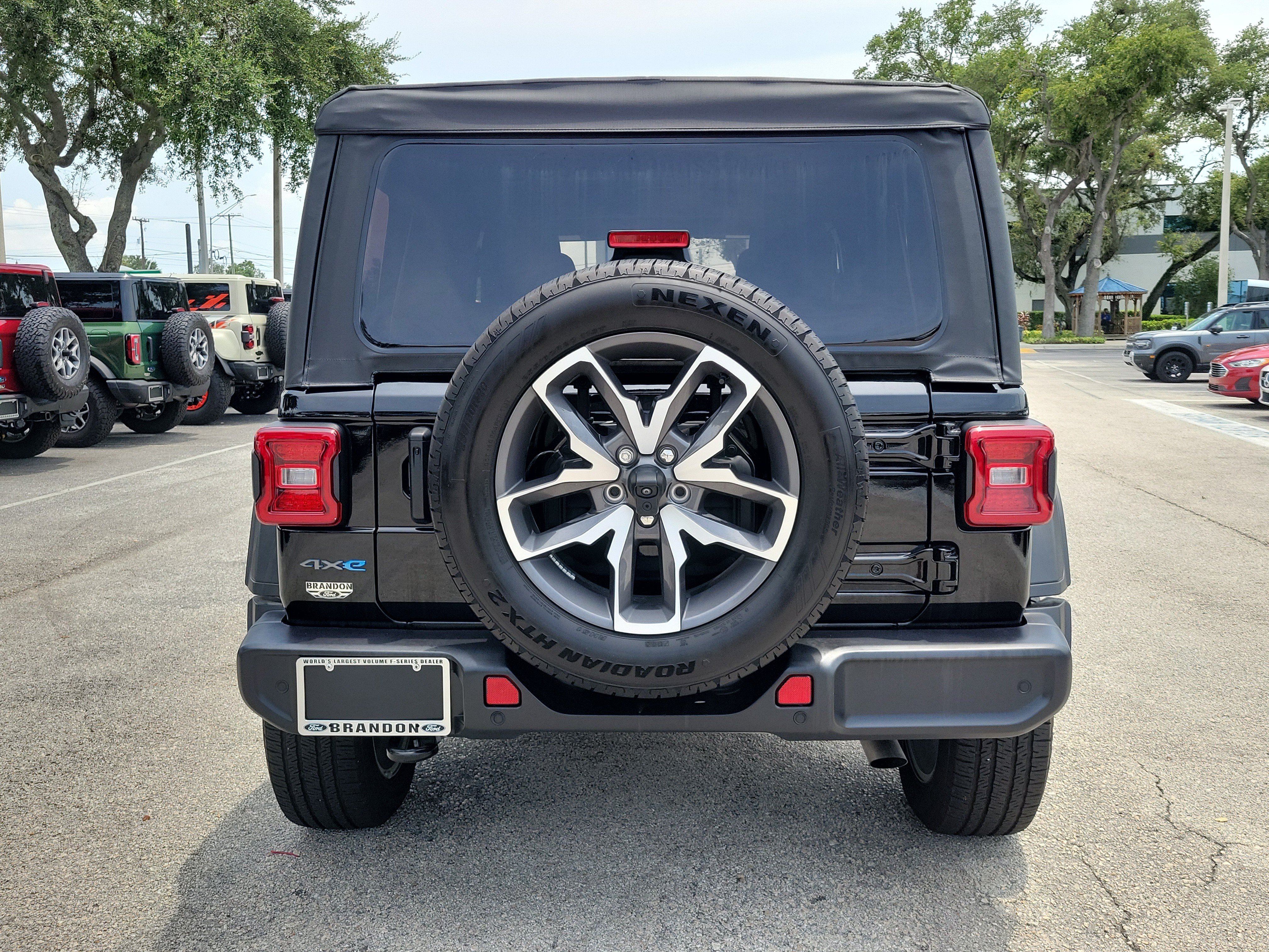 Used 2025 Jeep Wrangler Unlimited Sport S 4xe w/ Convenience Group AWD/4WD image 9