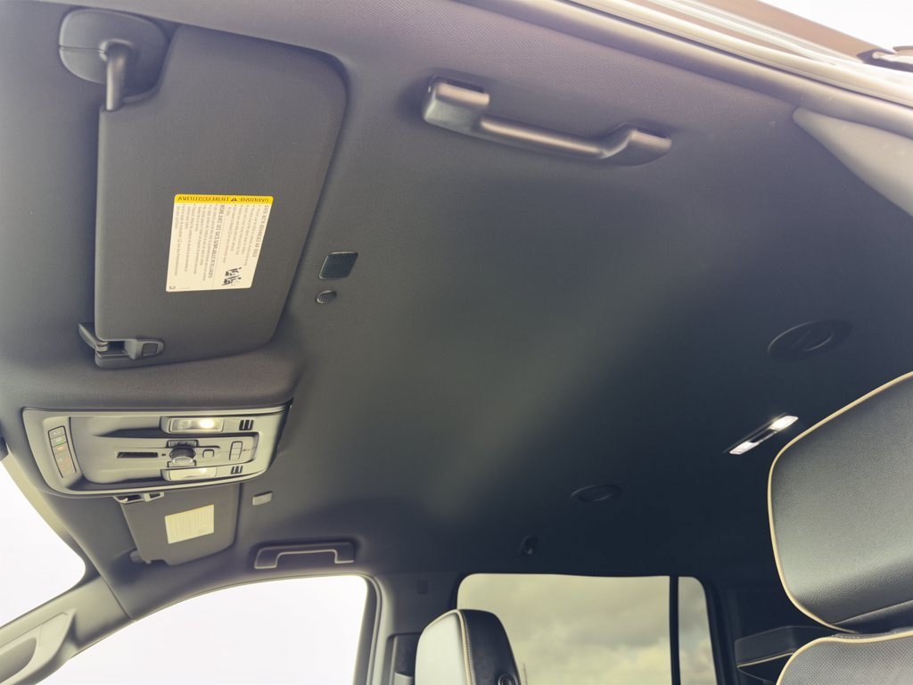 Used 2023 Chevrolet Suburban Premier RWD image 27