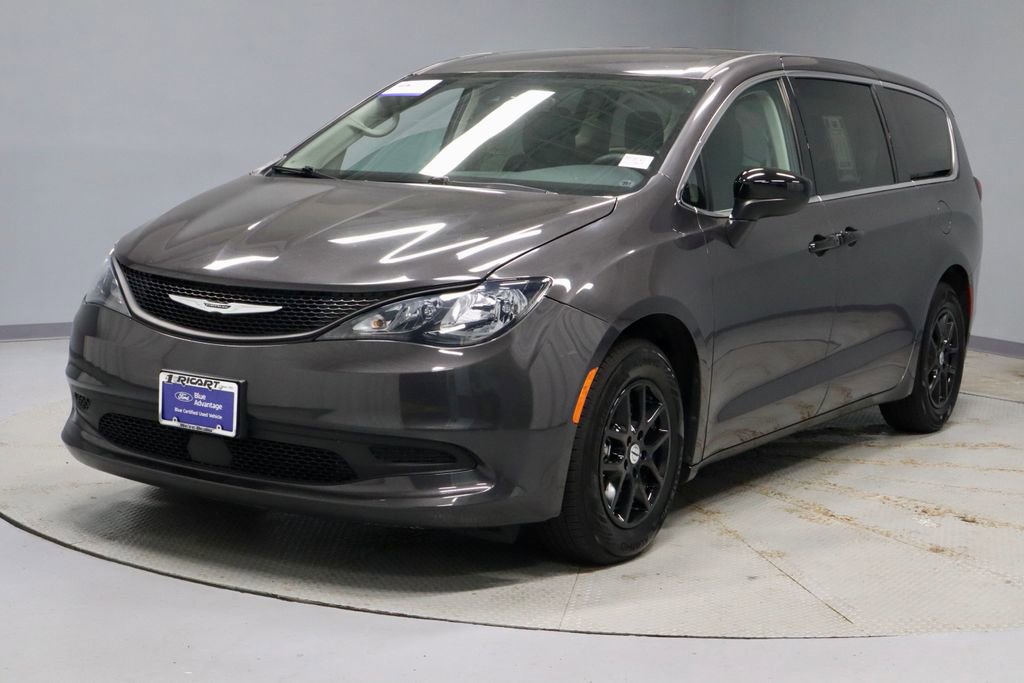 Used 2023 Chrysler Voyager LX FWD image 6