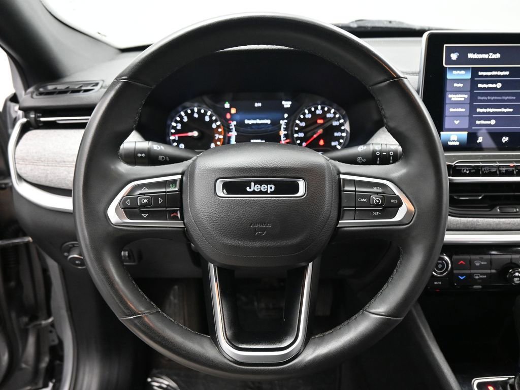 Used 2023 Jeep Compass Latitude image 39