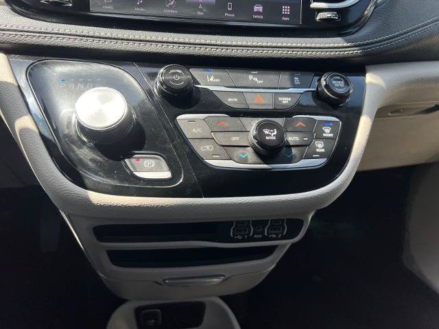 Used 2024 Chrysler Pacifica Limited FWD image 20