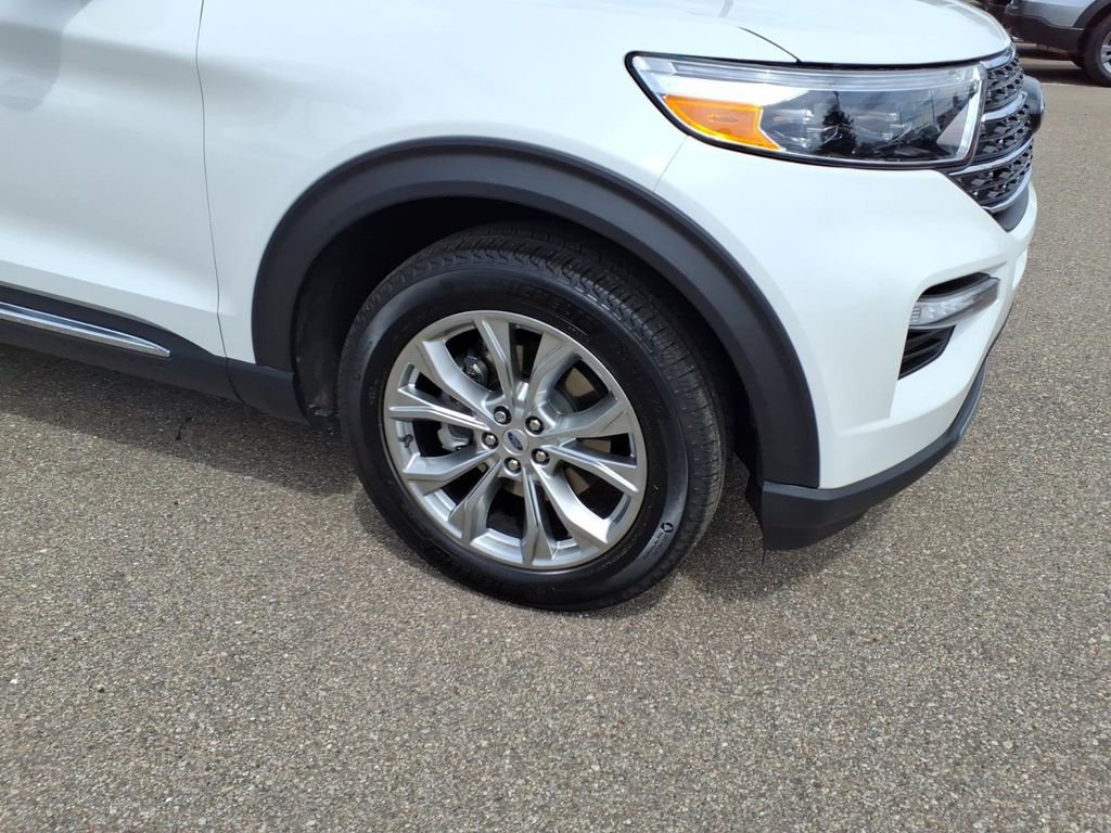 Certified 2024 Ford Explorer XLT w/ Equipment Group 202A AWD/4WD image 6