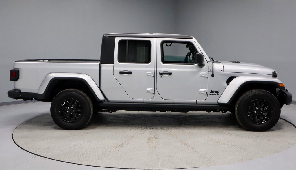 Used 2023 Jeep Gladiator Sport image 6