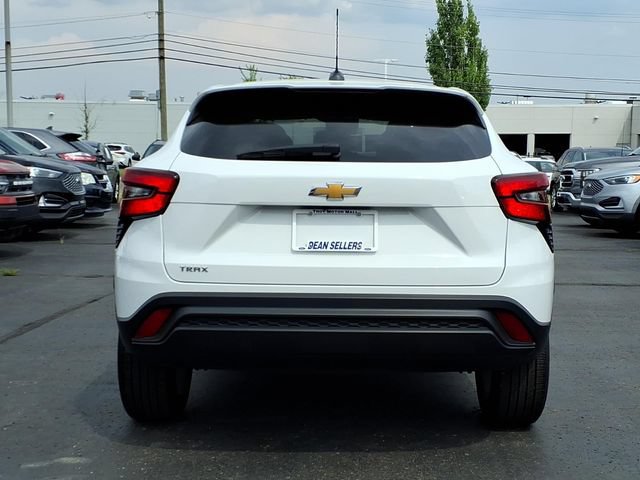 Used 2024 Chevrolet Trax LS w/ LS Convenience Package FWD image 6