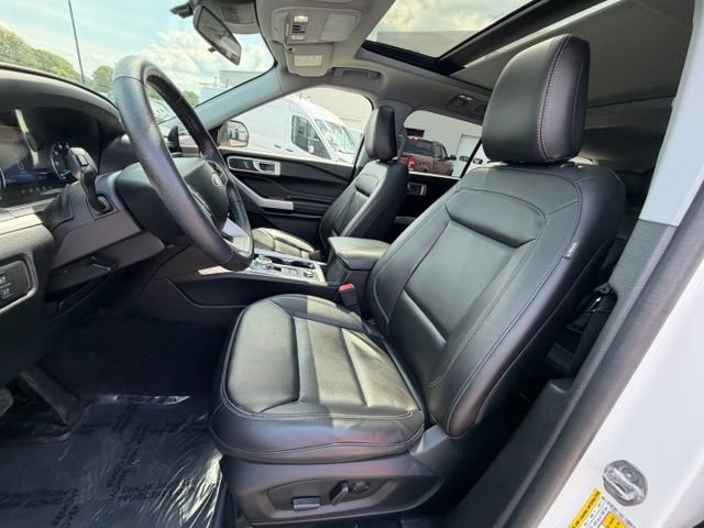 Certified 2022 Ford Explorer XLT w/ Equipment Group 202A AWD/4WD image 19