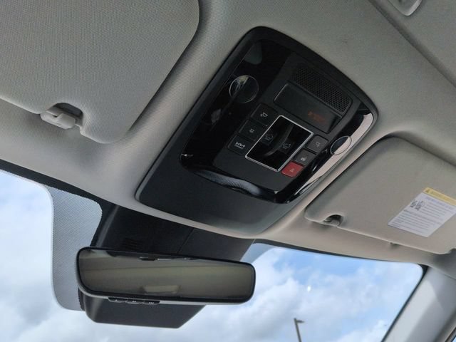 Used 2024 Kia Carnival SX Prestige FWD image 27