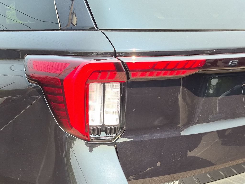 Certified 2025 Ford Explorer ST AWD/4WD image 10