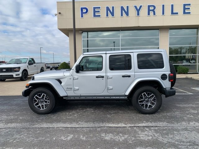 Used 2024 Jeep Wrangler Sahara w/ Technology Group image 2