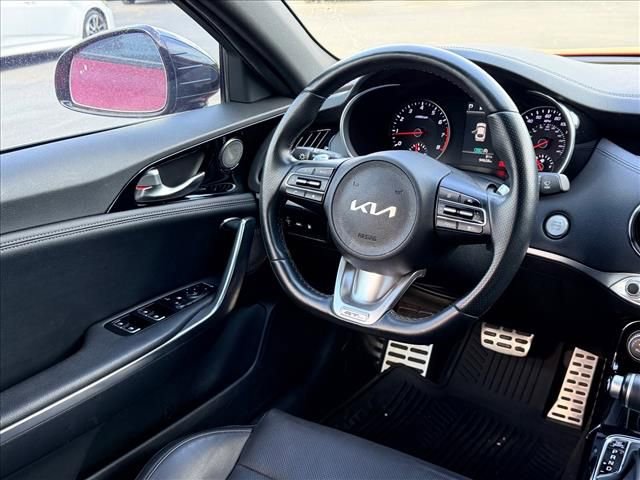Used 2023 Kia Stinger GT-Line w/ Sun & Sound Package RWD image 11