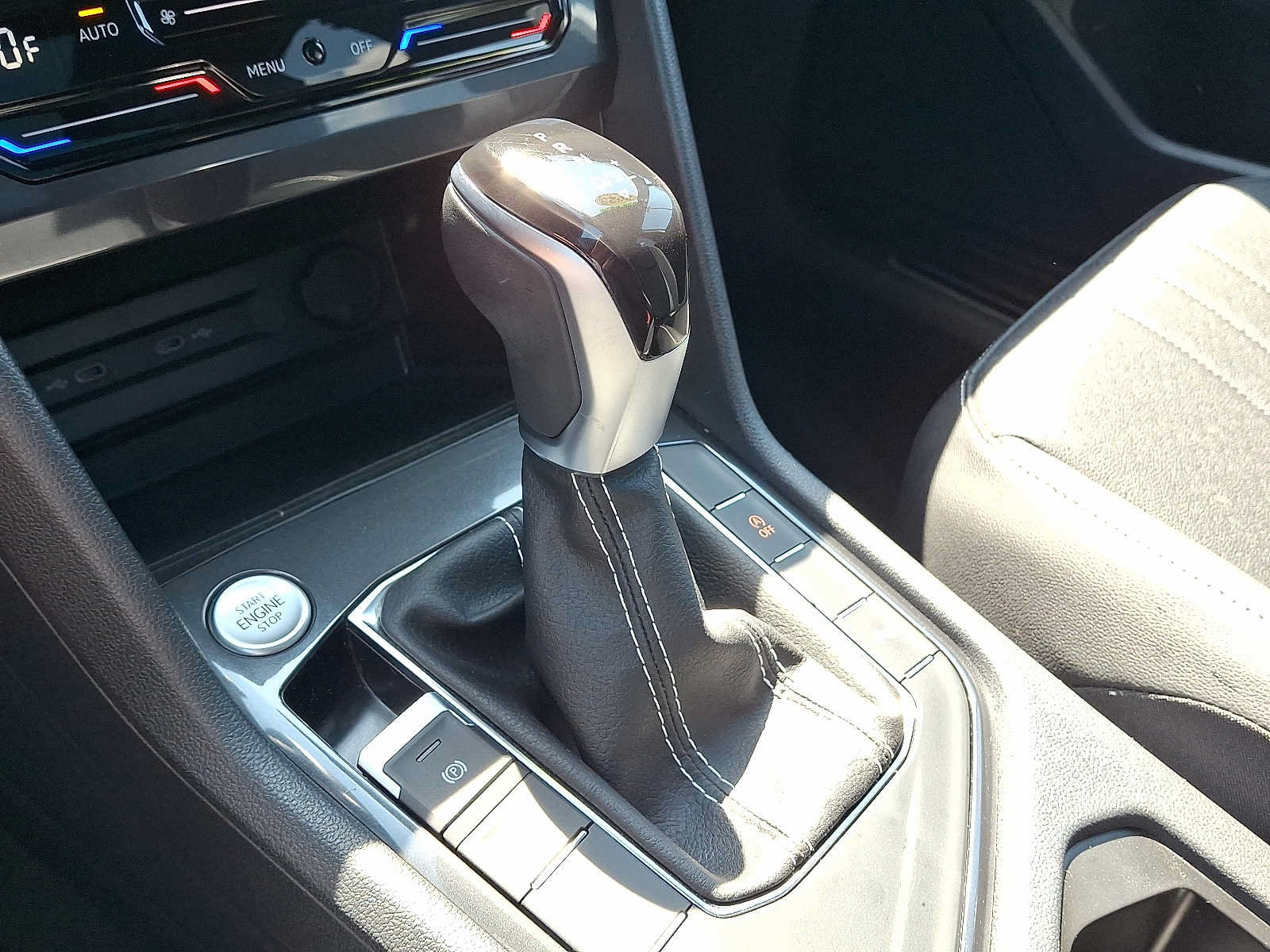 Used 2023 Volkswagen Tiguan SE R-Line FWD image 15