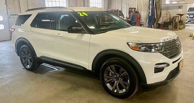 Certified 2024 Ford Explorer XLT w/ Equipment Group 202A AWD/4WD image 7