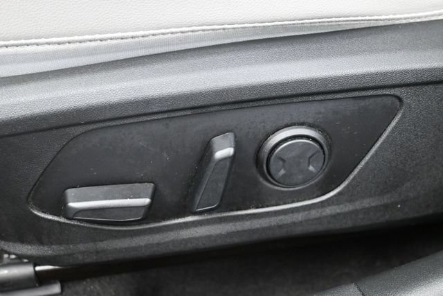 Used 2023 Hyundai Elantra Limited FWD image 12