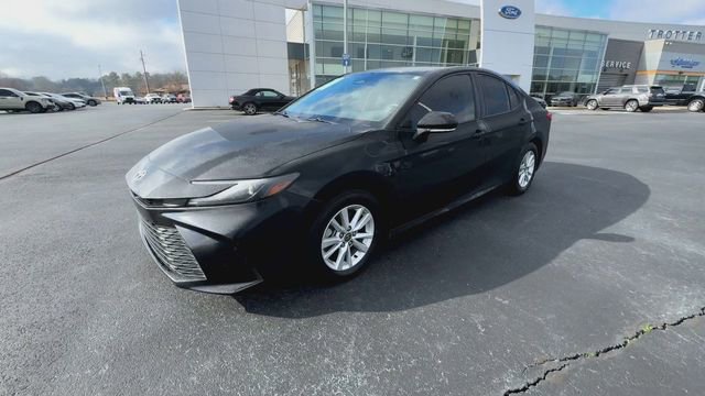 Used 2025 Toyota Camry LE image 2