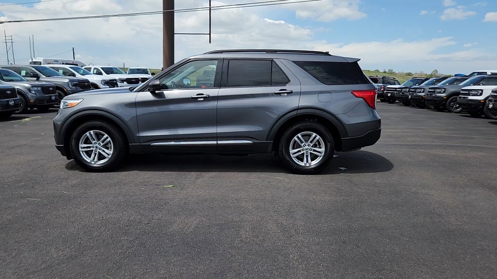 Certified 2022 Ford Explorer XLT w/ Equipment Group 202A AWD/4WD image 3