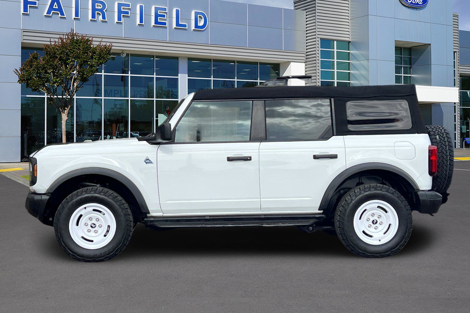 Certified 2024 Ford Bronco Black Diamond AWD/4WD image 11