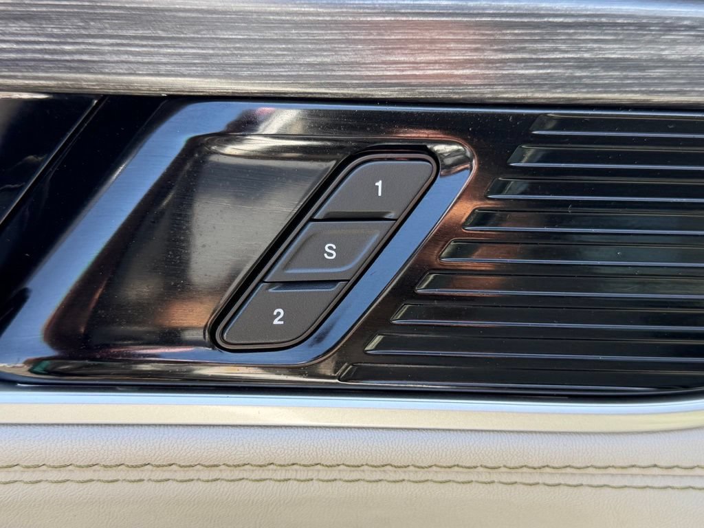 Used 2024 Jeep Wagoneer L Series II w/ Flexible Seating Group AWD/4WD image 23